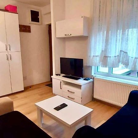 Bright & Lovely Apartment In The City Center Pristina Exterior photo