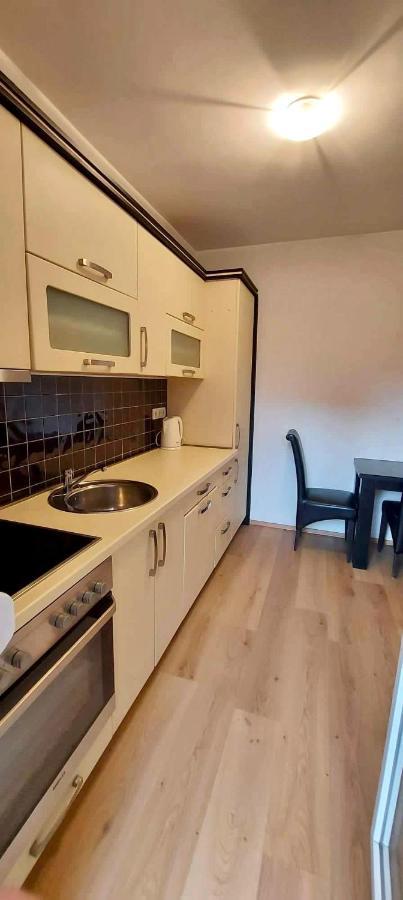 Bright & Lovely Apartment In The City Center Pristina Exterior photo