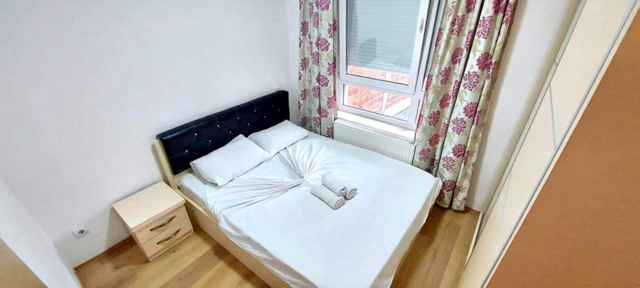 Bright & Lovely Apartment In The City Center Pristina Exterior photo